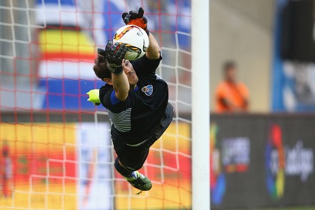 Samai Pencapaian Xavi dan Scholes, Casillas: 2 Save dan 2 Kebobolan
