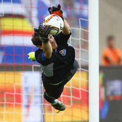 Samai Pencapaian Xavi dan Scholes, Casillas: 2 Save dan 2 Kebobolan