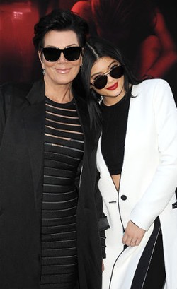 Kris Jenner Mengaku Tak Menyetujui Kylie Jenner Operasi Bibir