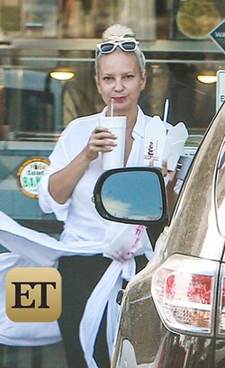 Selalu Tampil dengan Wajah Tertutup Rambut, Ini Rupa Asli Sia