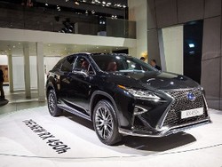 Lexus RX 450h Siap Guncang Persaingan Mobil SUV
