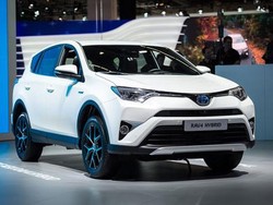 Dua Keunggulan Ini Jadi Senjata Andalan Toyota RAV4 Hybrid