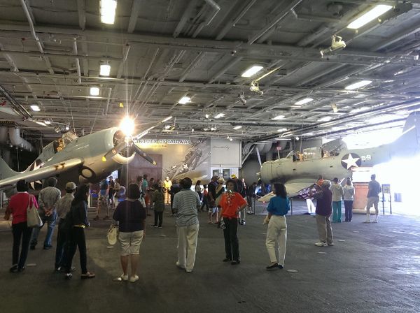 Begini Isi Perut Kapal Induk Terbesar AS