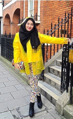 6 Tips Padu Padan Hijab dengan Busana Transparan Tapi Tetap Sopan