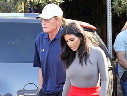 Ayah Tirinya Jadi Perempuan, Kim Kardashian Merasa Aneh