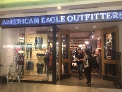 Toko Ke-2 American Eagle Outfitters Punya Kamar Pas dengan Call Button
