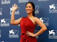 Tara Basro Merah Memesona di Venice Film Festival