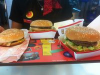 Yummy! Enaknya Mini Big Mac dan Mega Mac dari​ McDonalds