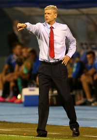 Arsene Wenger memberikan pengarahan kepada anak-anak asuhnya. Matthew Childs/Reuters//detikFoto.