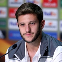 Soal Kritik ke Liverpool, Lallana: Anjing Menggonggong Kafilah Berlalu