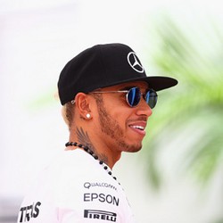 Hamilton Tak Tertekan untuk Samai Rekor Senna