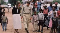 Tinggalkan Kemewahan, Bill Gates Gaul dengan Orang Miskin
