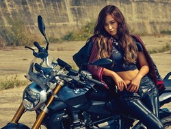 Bercelana Ketat, Yuri SNSD Pamer Perut Rata