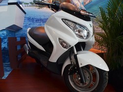 Suzuki Pajang Skutik Burgman 200 ABS di Pameran Transportasi