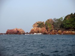 Melihat Gagahnya Karang di Pulau Salah Namo, Sumatera Utara