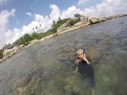 Serunya Snorkeling di Pantai Matras, Bangka