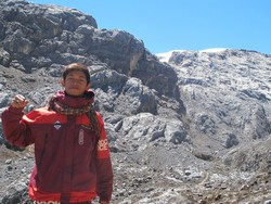 Kisah Delen, Remaja 17 Tahun Ini Mendaki Puncak Carstensz!