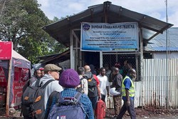 Bukan Warteg, Ini Bandara di Wamena Papua