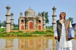 Pria Ini Bangun Taj Mahal Tiruan Demi Mendiang Istrinya
