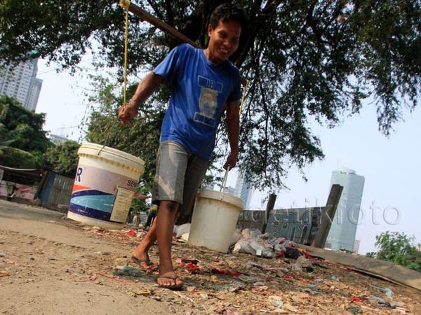 Warga Jakarta Susah Dapatkan Air Bersih