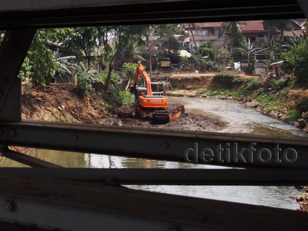 Normalisasi Kali Ciliwung di Kalibata