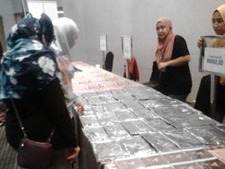 Penonton Berburu Suvenir Afgan