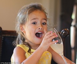 Berumur 4 Tahun Anak Ini Sudah Melakukan Review Resto Terbaik di Dunia