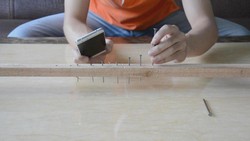 Kekar! Ponsel Kuat Digetok Palu