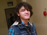 Rambut Acak-acakan, Shawn Adrian Tetap Ganteng