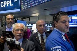 The Fed Tahan Suku Bunga, Wall Street Lesu