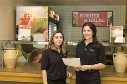 UCLA Sediakan Pilihan Makanan Halal di Restoran Asrama Kampus