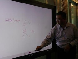 Menjajal Tablet Raksasa Microsoft, Seperti Apa?