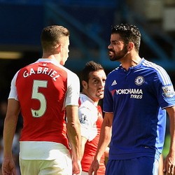 Wenger: Costa Harusnya Dikartu Merah Dua Kali