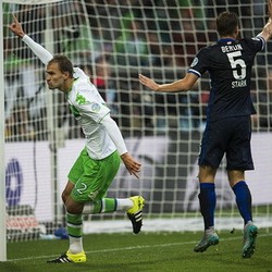 Dua Gol Bas Dost Menangkan Wolfsburg