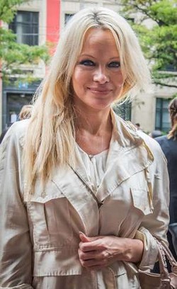 Pamela Anderson Lelang Cincin Tunangan, Diperkirakan Laku Rp 1,4 M