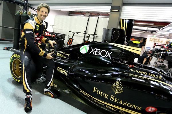 Microsoft Dynamics Lotus Ngebut di Sirkuit F1