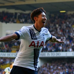 Son Mengambil Panggung di White Hart Lane