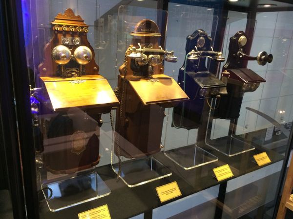 Barisan Telepon Jadul di Markas Telstra