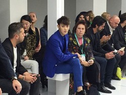 Tao eks EXO Jelaskan Alasan Terlambat di Fashion Show London