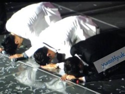 Siwon, Donghae dan Eunhyuk Sujud di Hadapan Fans Jelang Wajib Militer