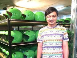 Helm Go-Jek Ternyata Buatan Pria Muda di Bandung