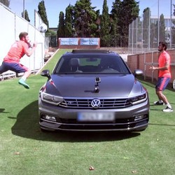 Kala Mustafi Cetak Gol Sundulan ke Mobil VW