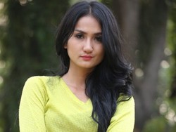 Tengku Dewi, Siap Pose Seksi Tapi No Bikini