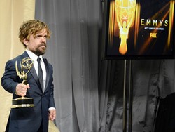 Peter Dinklage Kembali Raih Emmy Awards Berkat Game of Thrones