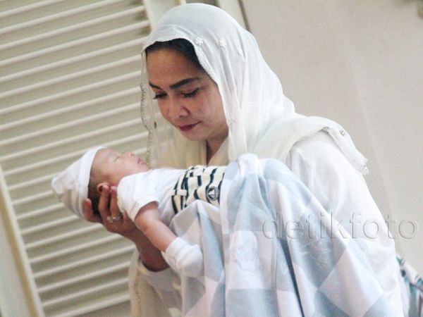 Ibunda Nagita dan Cucu Kesayangannya