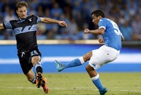 Tiga poin pertama Napoli membuat posisi mereka naik ke urutan ke-11 dengan lima poin, setingkat di bawah Lazio yang punya enam poin. REUTERS/Ciro De Luca.