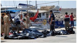 Kapal Dagang Tabrak Perahu Pengungsi, Puluhan Tewas