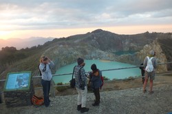 5 Hal yang Perlu Diperhatikan Saat Liburan ke Danau Kelimutu