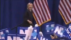 Hillary Clinton Sebut Muslim Bisa Menjadi Presiden AS