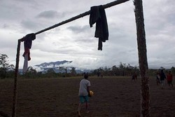 Pantas Saja Anak Papua Pintar Bermain Bola